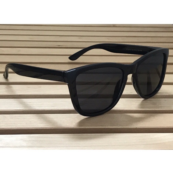UNISEX Polarized Black Sunglasses - Picture 2 of 5